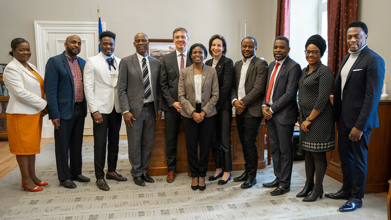 Rencontre de membres de la communauté haïtienne avec le chef de l'opposition officielle, Marc Tanguay, et les députés Michelle Setlakwe, Madwa-Nika Cadet et Frantz Benjamin. 